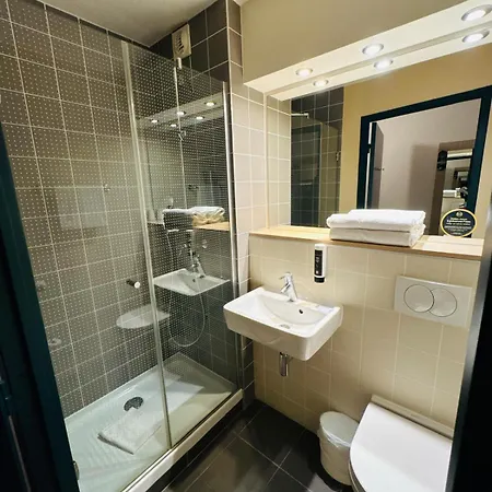 Roissy Hotel 3*